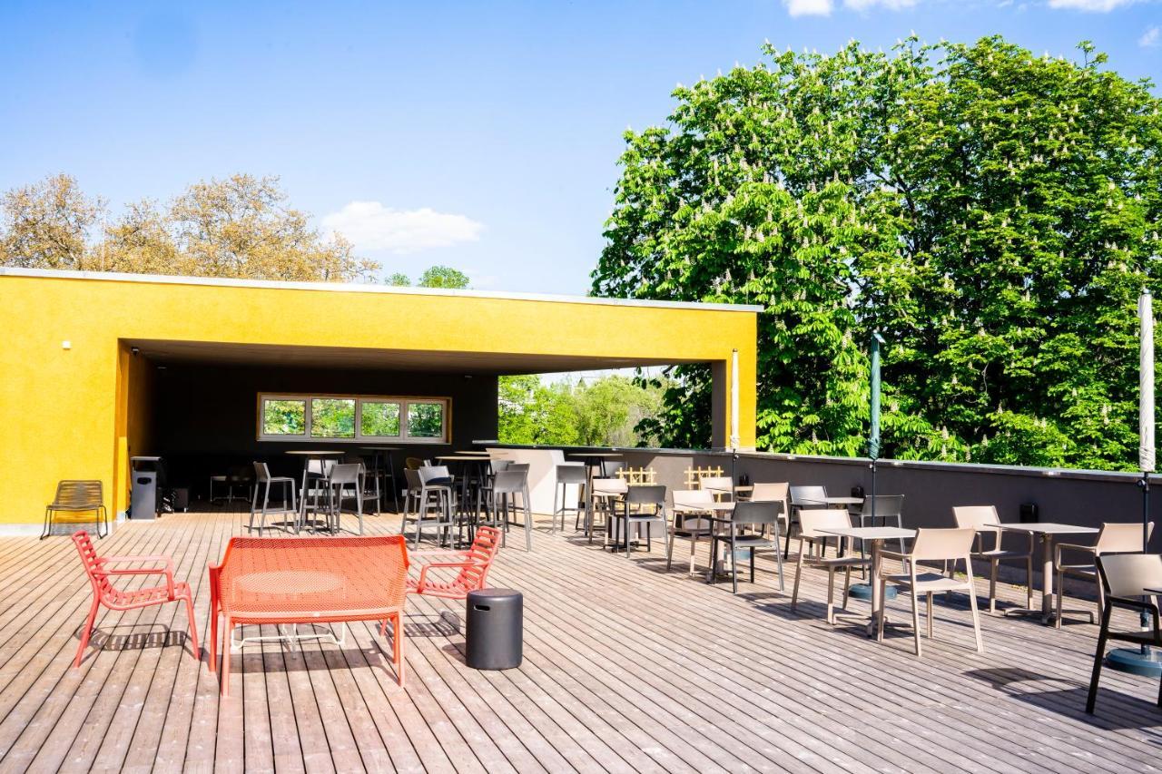 Отель The Base Berlin One Экстерьер фото