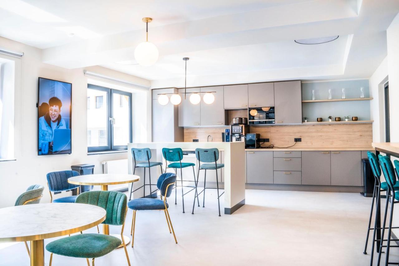 Отель The Base Berlin One Экстерьер фото