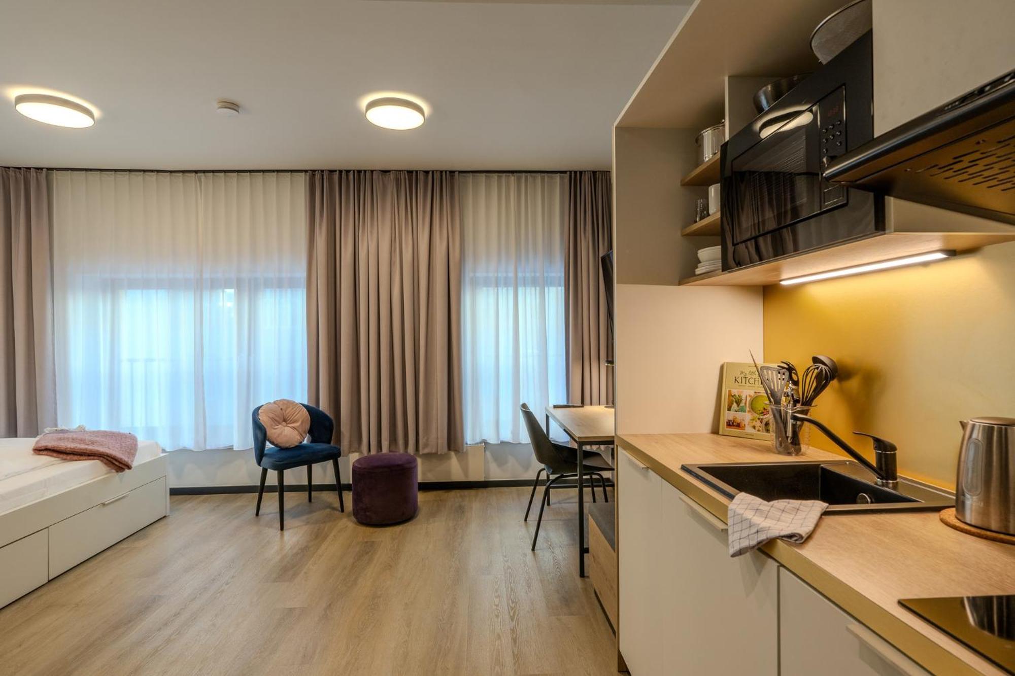Отель The Base Berlin One Экстерьер фото