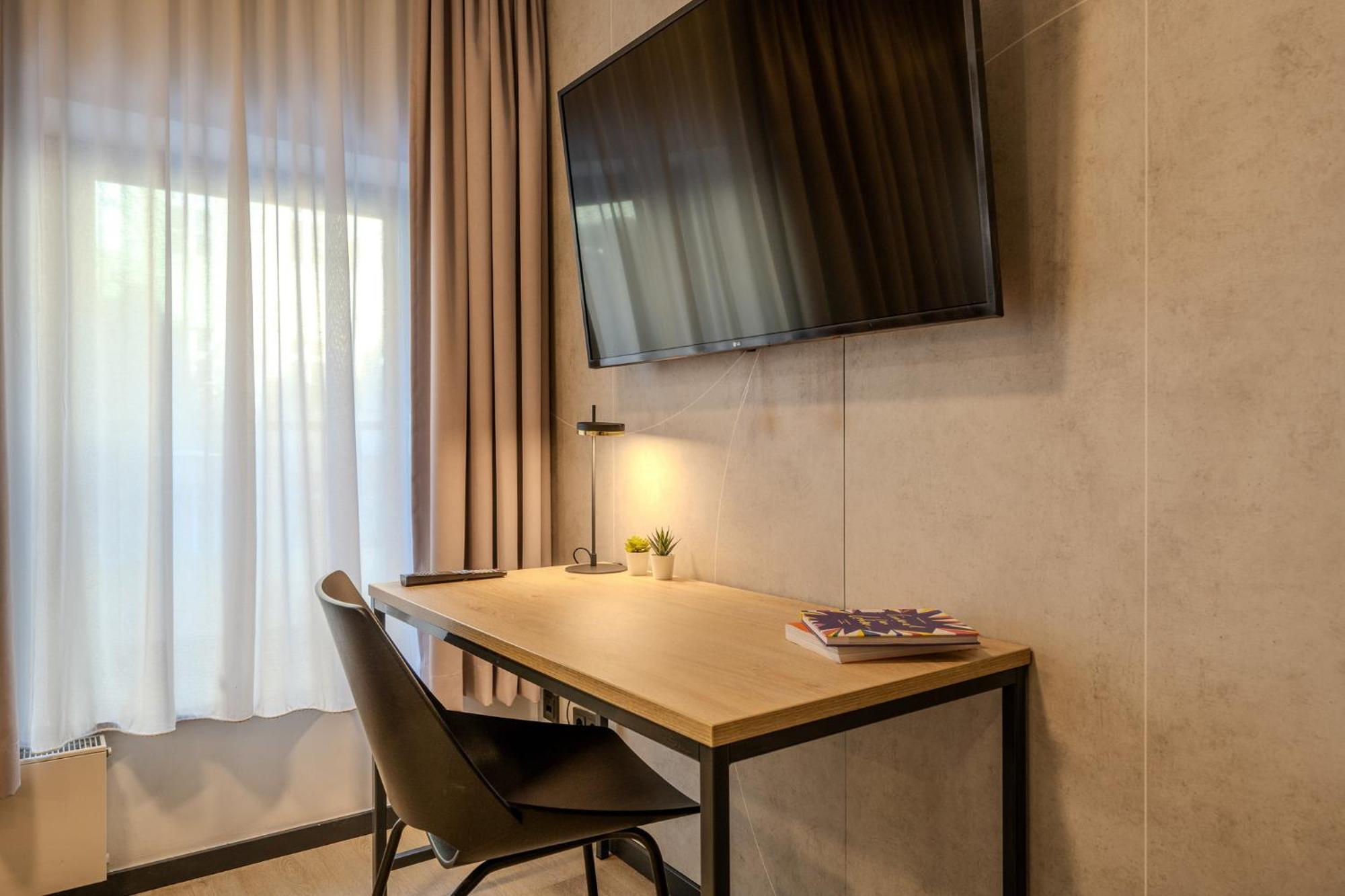 Отель The Base Berlin One Экстерьер фото