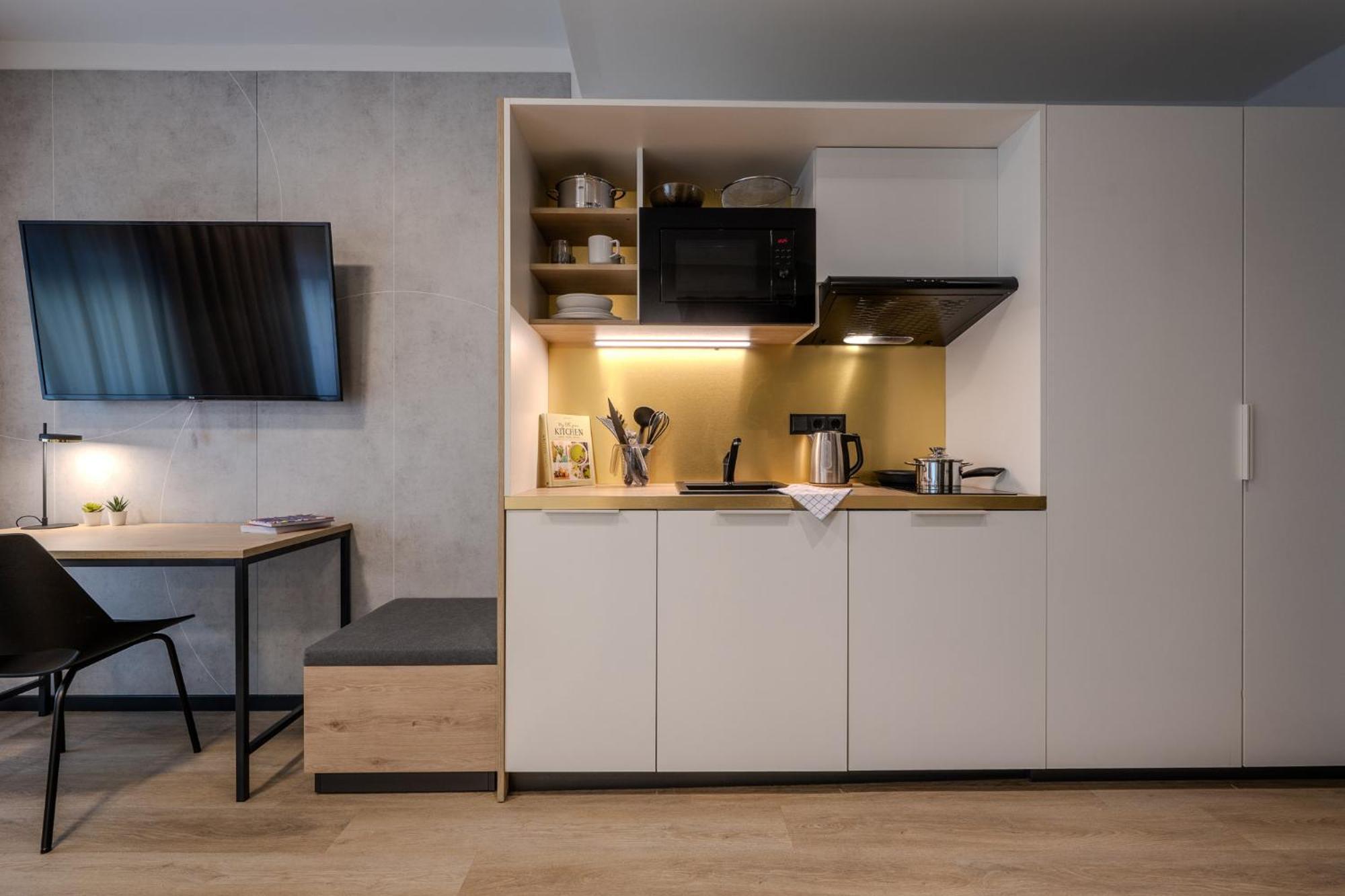 Отель The Base Berlin One Экстерьер фото