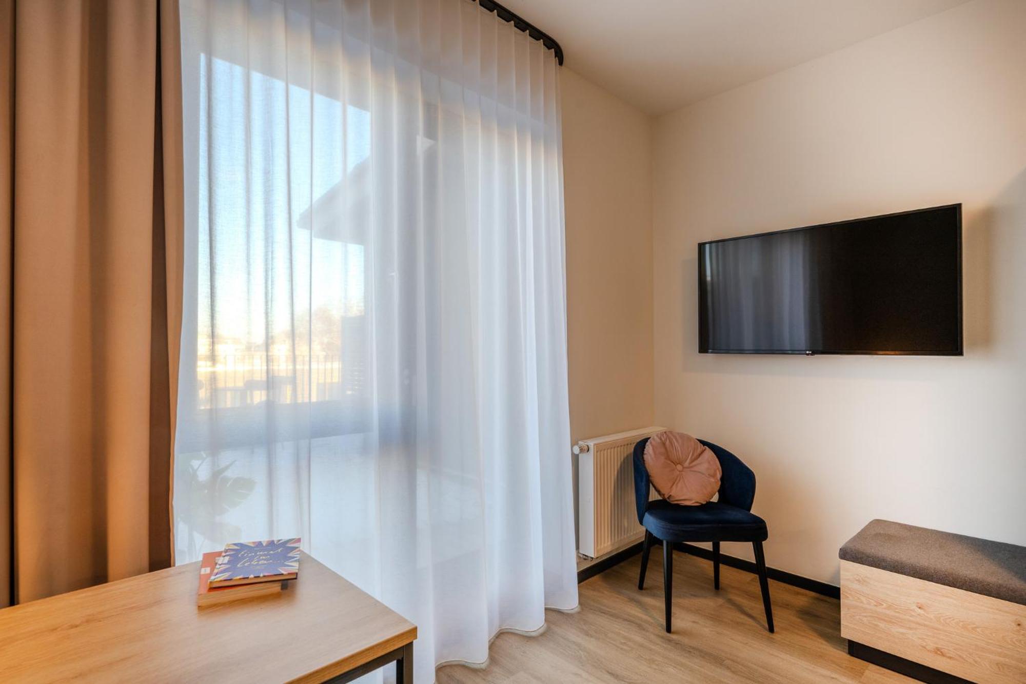 Отель The Base Berlin One Экстерьер фото