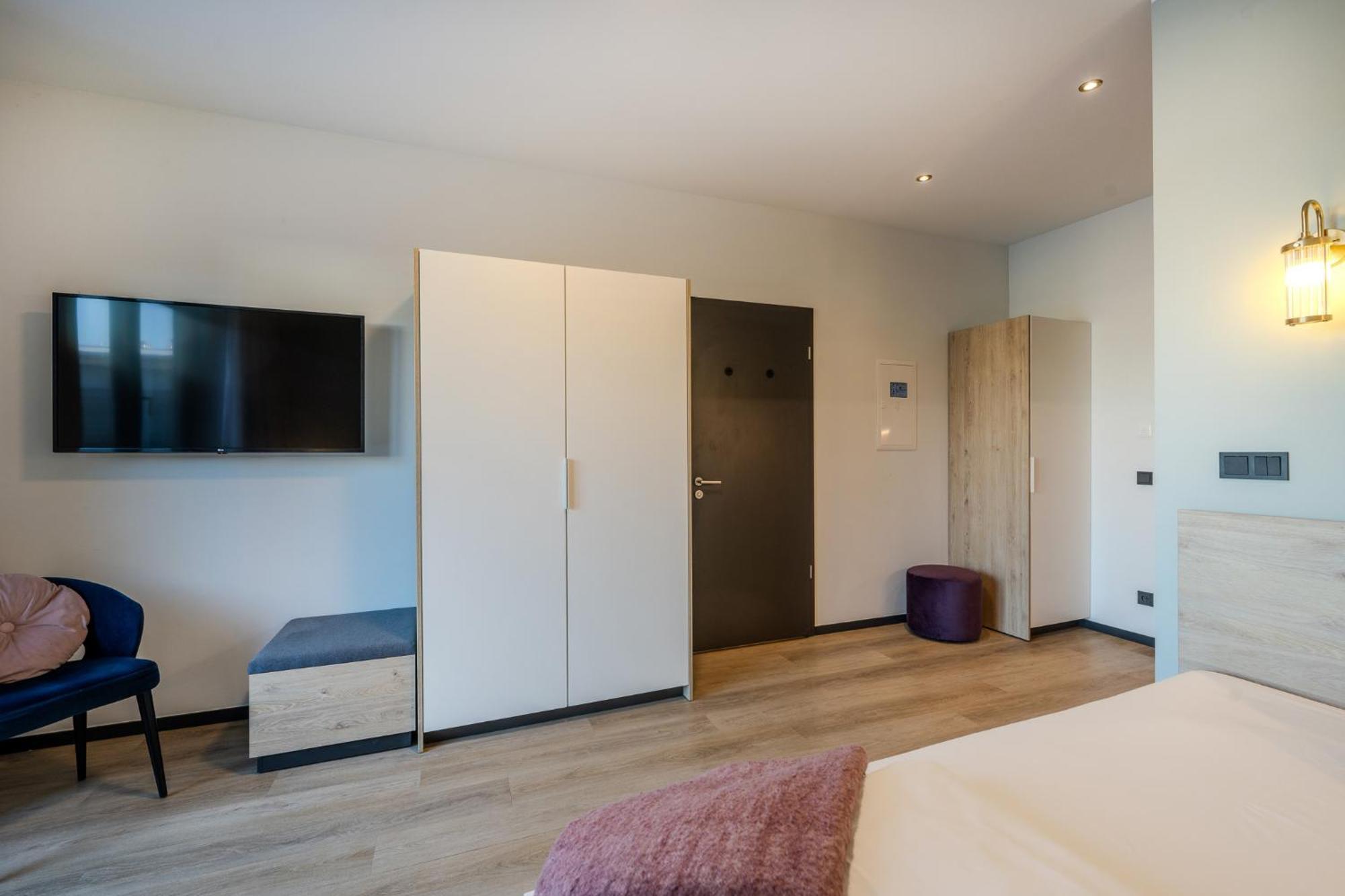 Отель The Base Berlin One Экстерьер фото