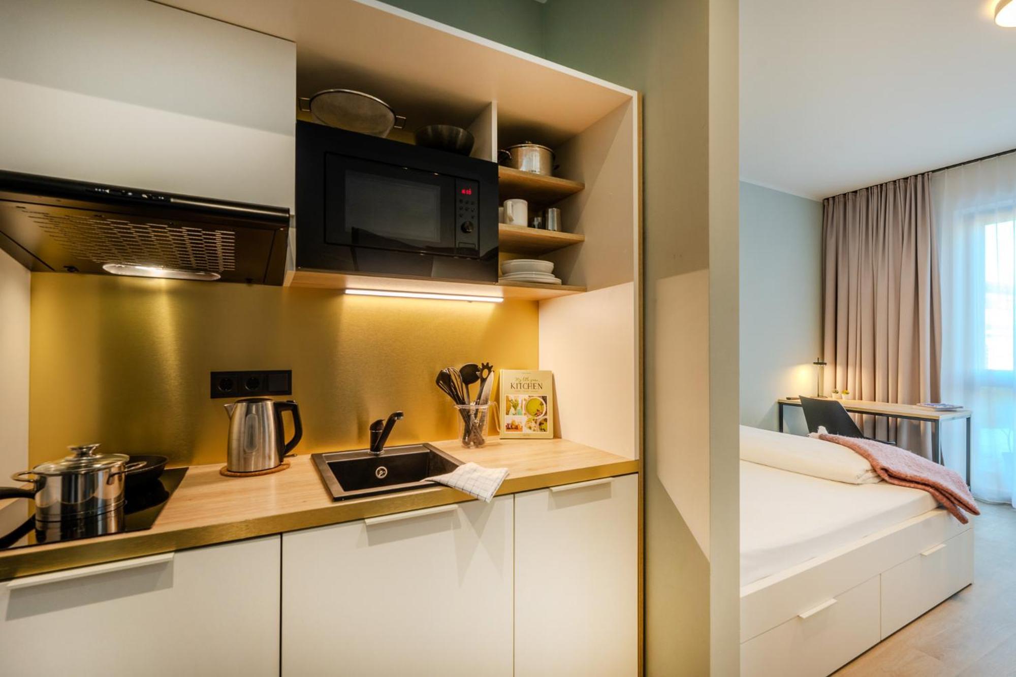 Отель The Base Berlin One Экстерьер фото