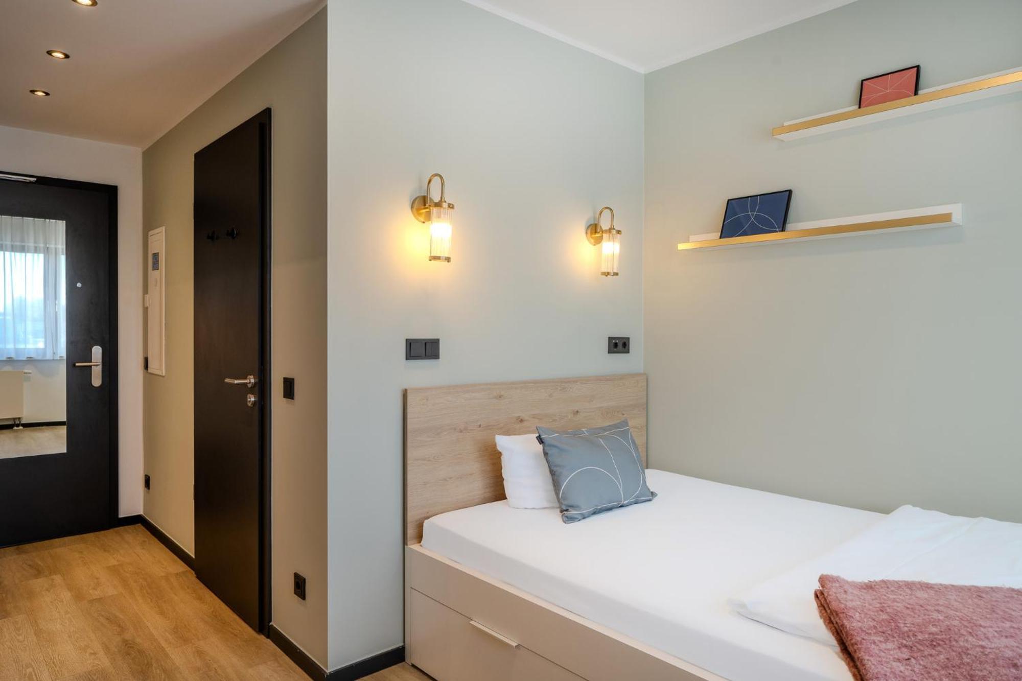 Отель The Base Berlin One Экстерьер фото