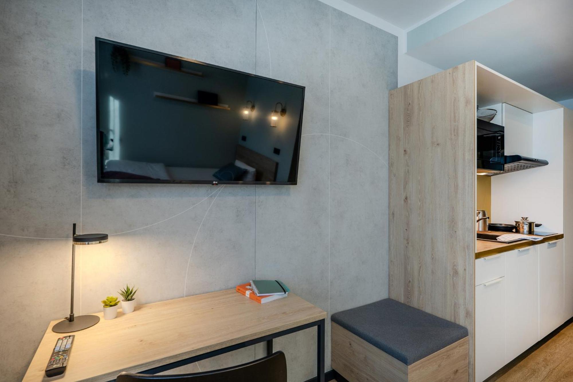 Отель The Base Berlin One Экстерьер фото
