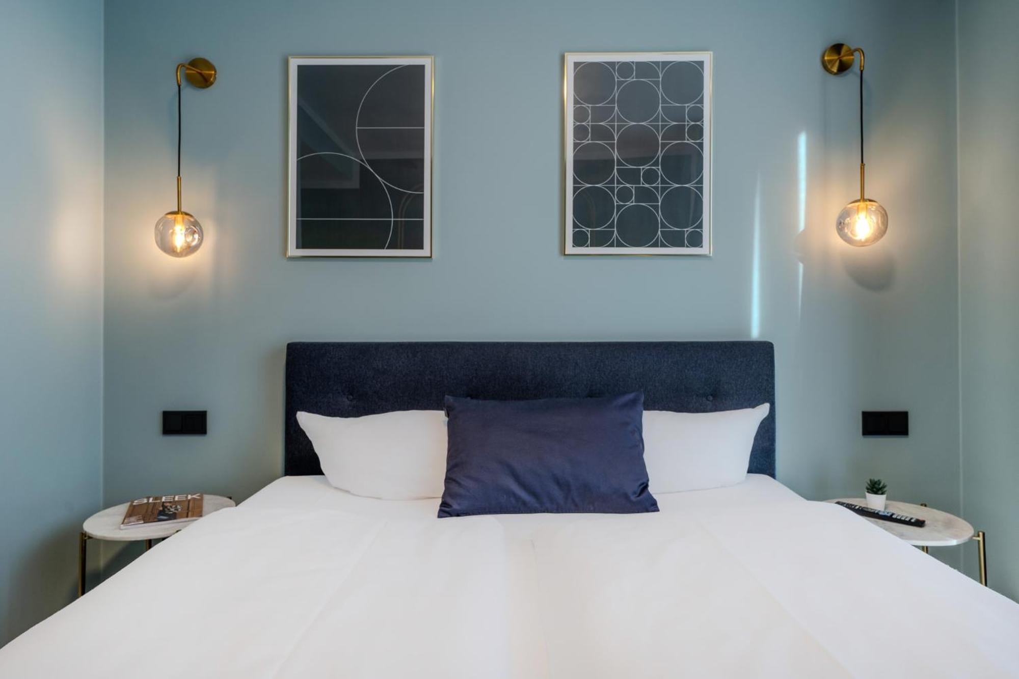Отель The Base Berlin One Экстерьер фото
